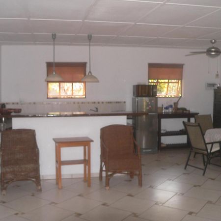Blue Moon Beach Holiday Resort Іньямбане Номер фото
