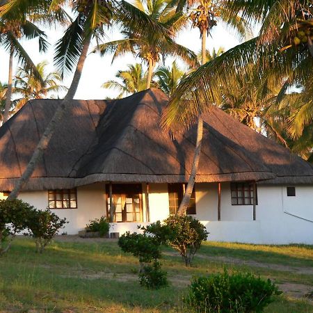 Blue Moon Beach Holiday Resort Іньямбане Номер фото