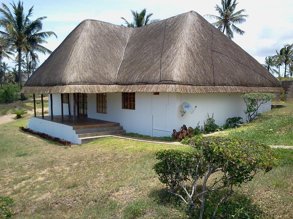 Blue Moon Beach Holiday Resort Іньямбане Номер фото