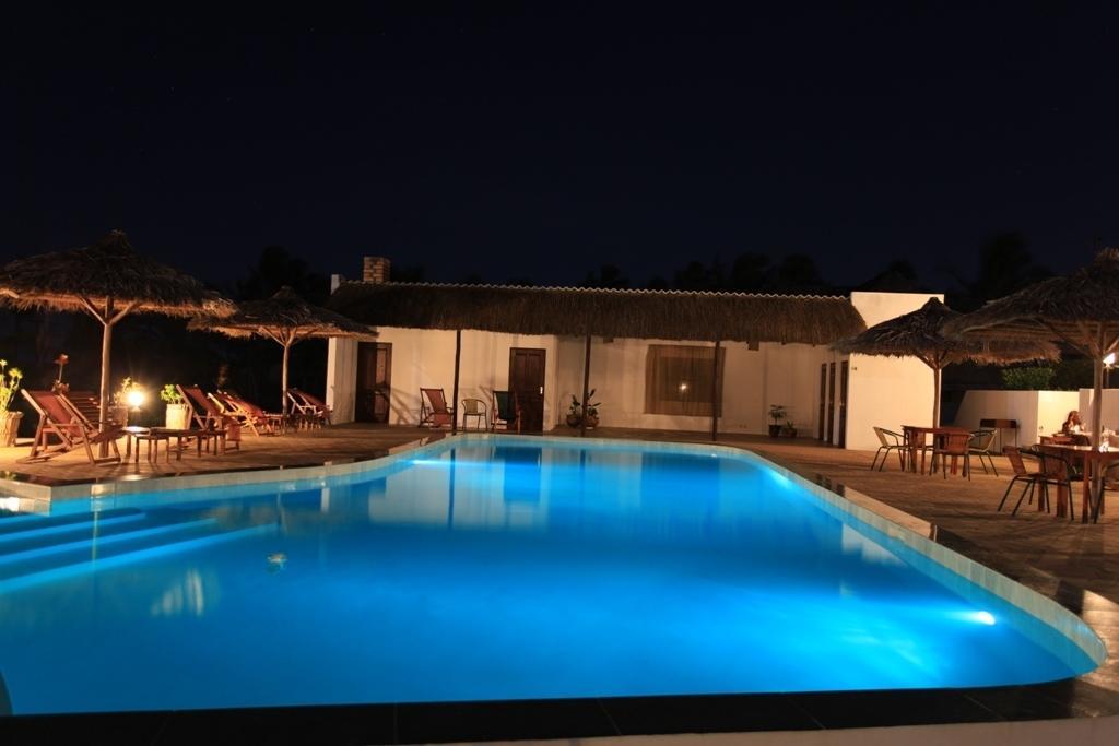 Blue Moon Beach Holiday Resort Іньямбане Екстер'єр фото