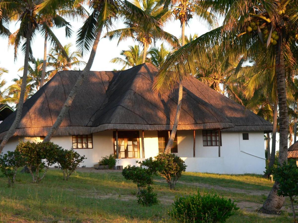 Blue Moon Beach Holiday Resort Іньямбане Номер фото